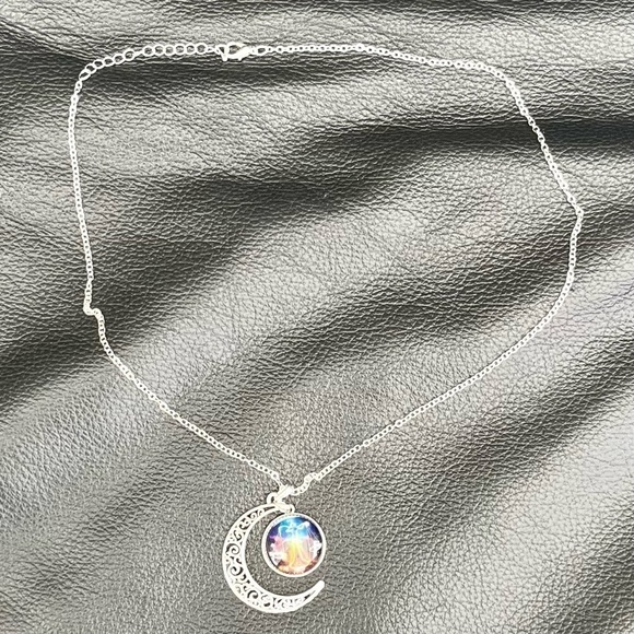 LIBRA Zodiac Crescent Moon Pendant Necklace - Picture 2 of 3